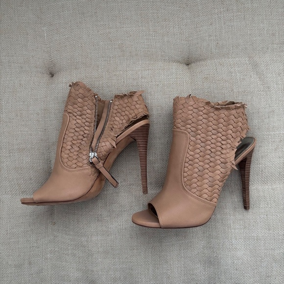 Coach Julie Tan Woven Leather Peep Toe Stiletto Heels Size 9 - Picture 3 of 9